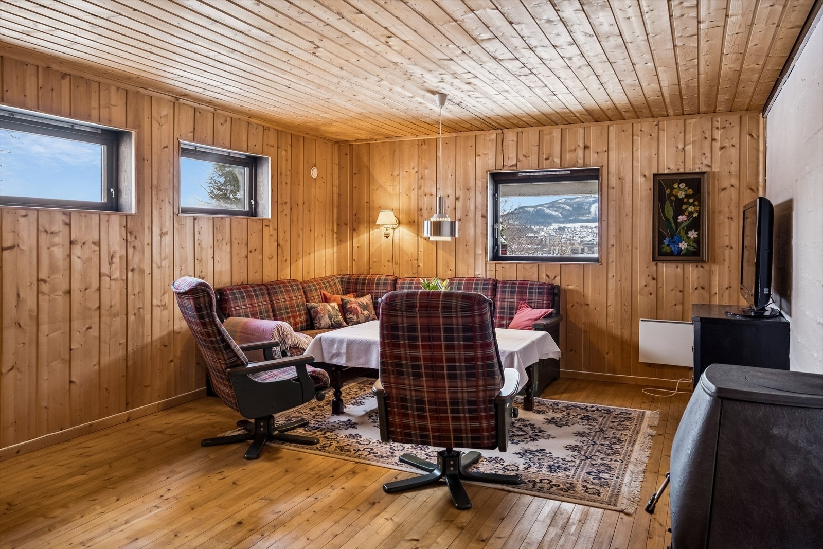 Kjellerstue med vedovn. Galleribilde