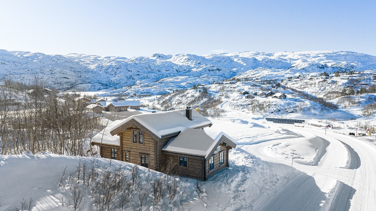 Området er godt egnet for fjellvandring. Fra Vågslid går løypene både mot Haukeliseter, turisthyttene på Hardangervidda og Setesdal/Ryfylkeheiene. Galleribilde