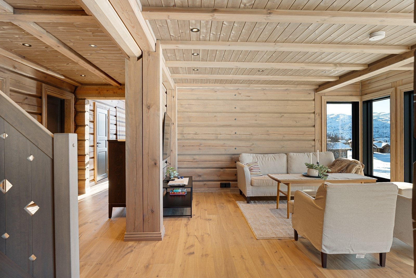 Spotlights i taket gir god belysning Galleribilde