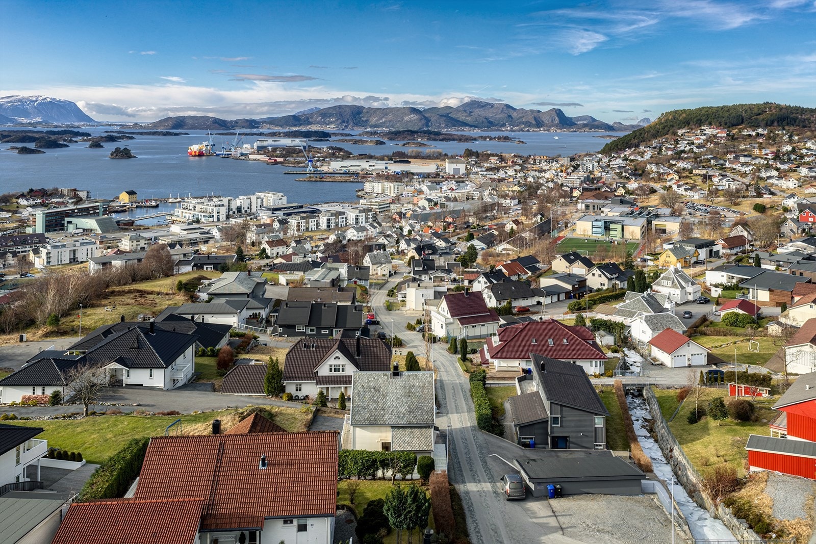 Eiendommen ligger fint til i et attraktivt og barnevennlig nabolag Galleribilde