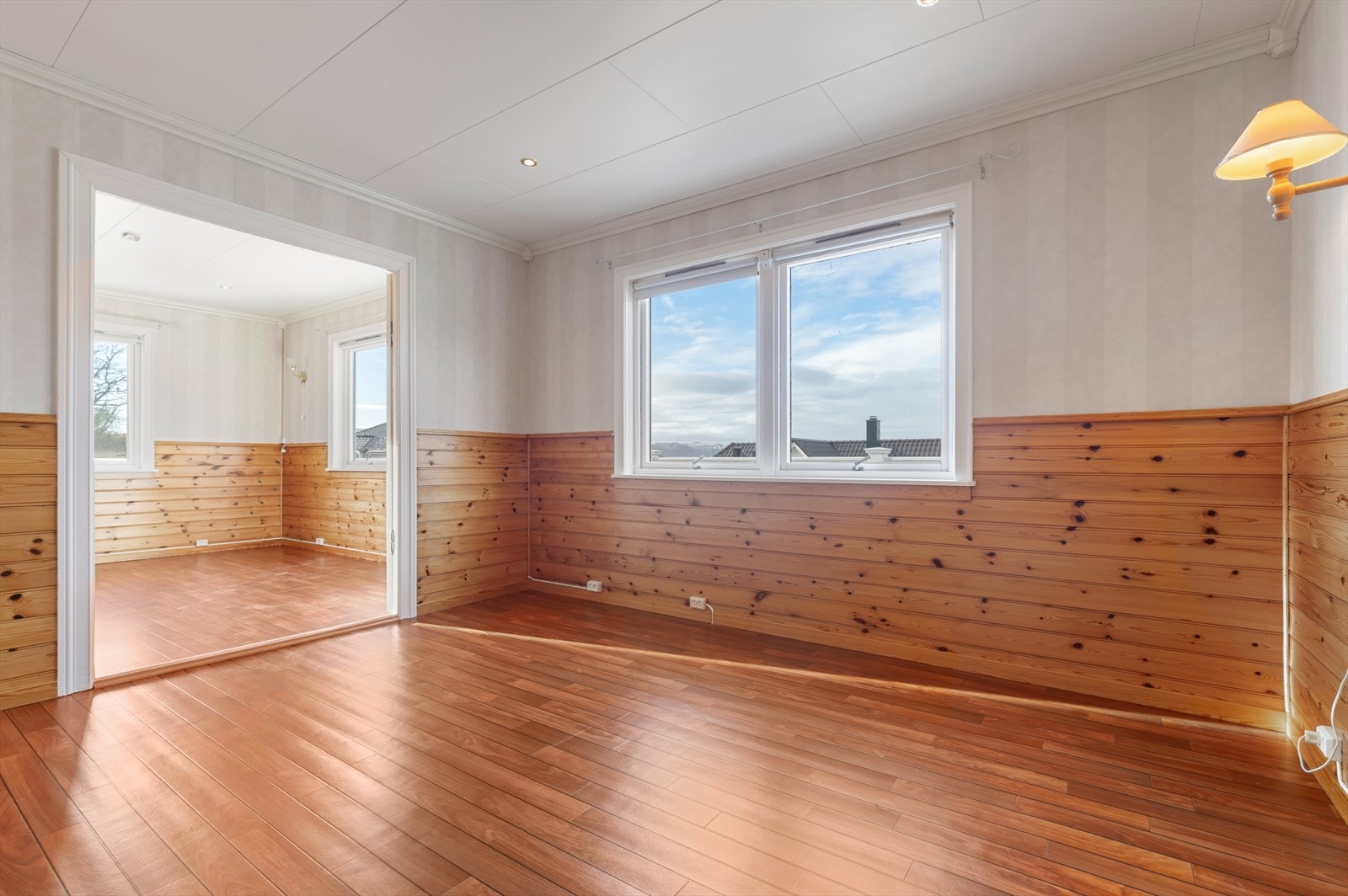 Stue med mye naturlig lys Galleribilde