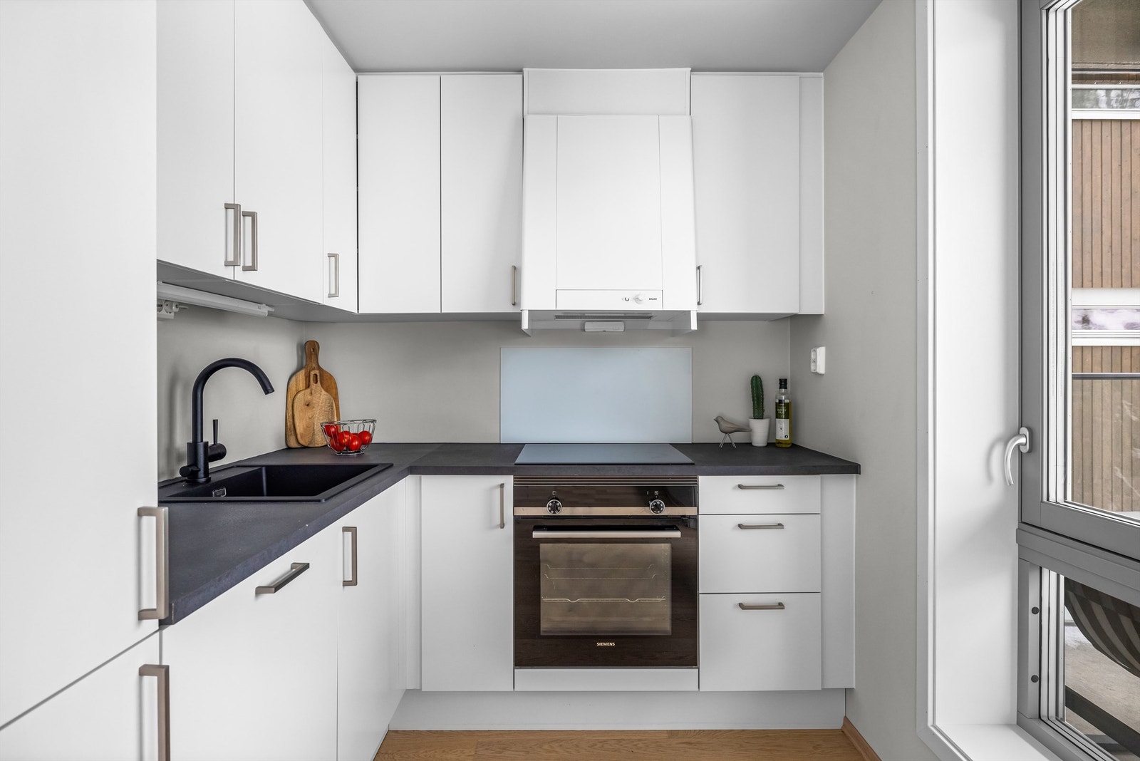 Ventilator fra Flexit og mekanisk avtrekk sikrer godt inneklima under matlaging. Galleribilde