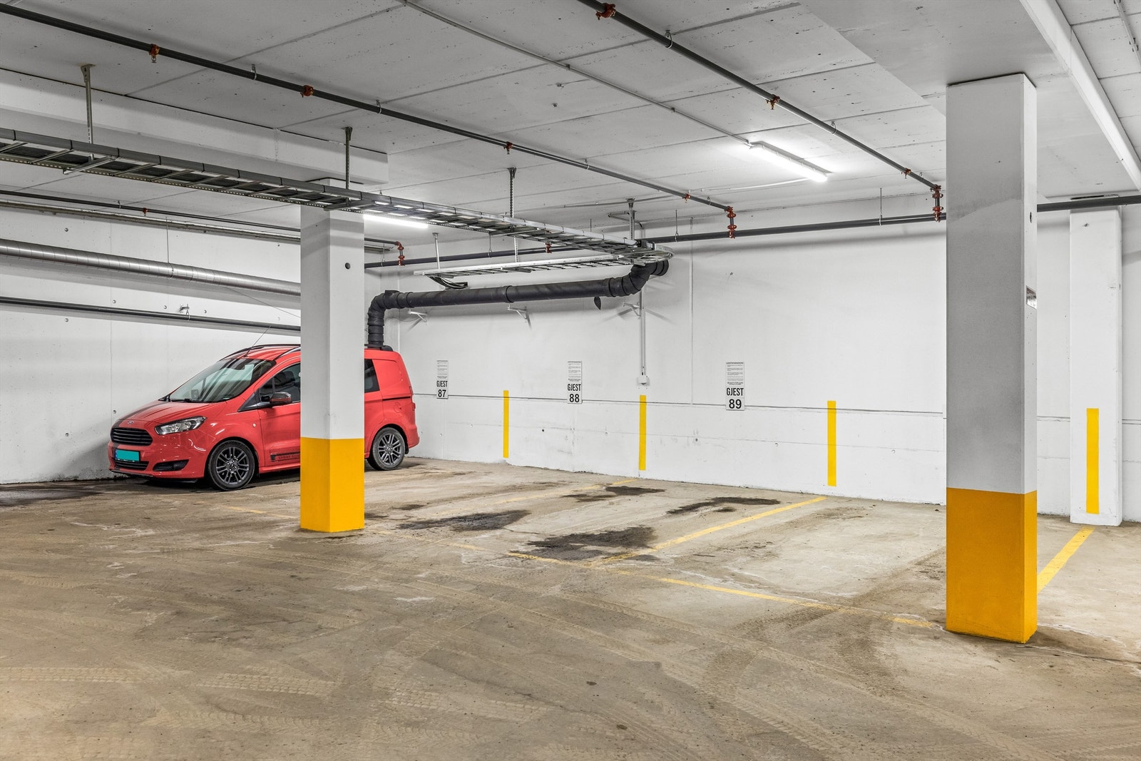 Sameiet disponerer også gjesteparkeringsplasser i anlegget. Galleribilde