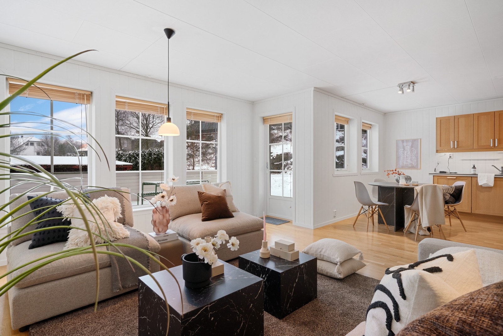 Boligen går over ett plan, har trappefri adkomst og funksjonell god planløsning. Galleribilde