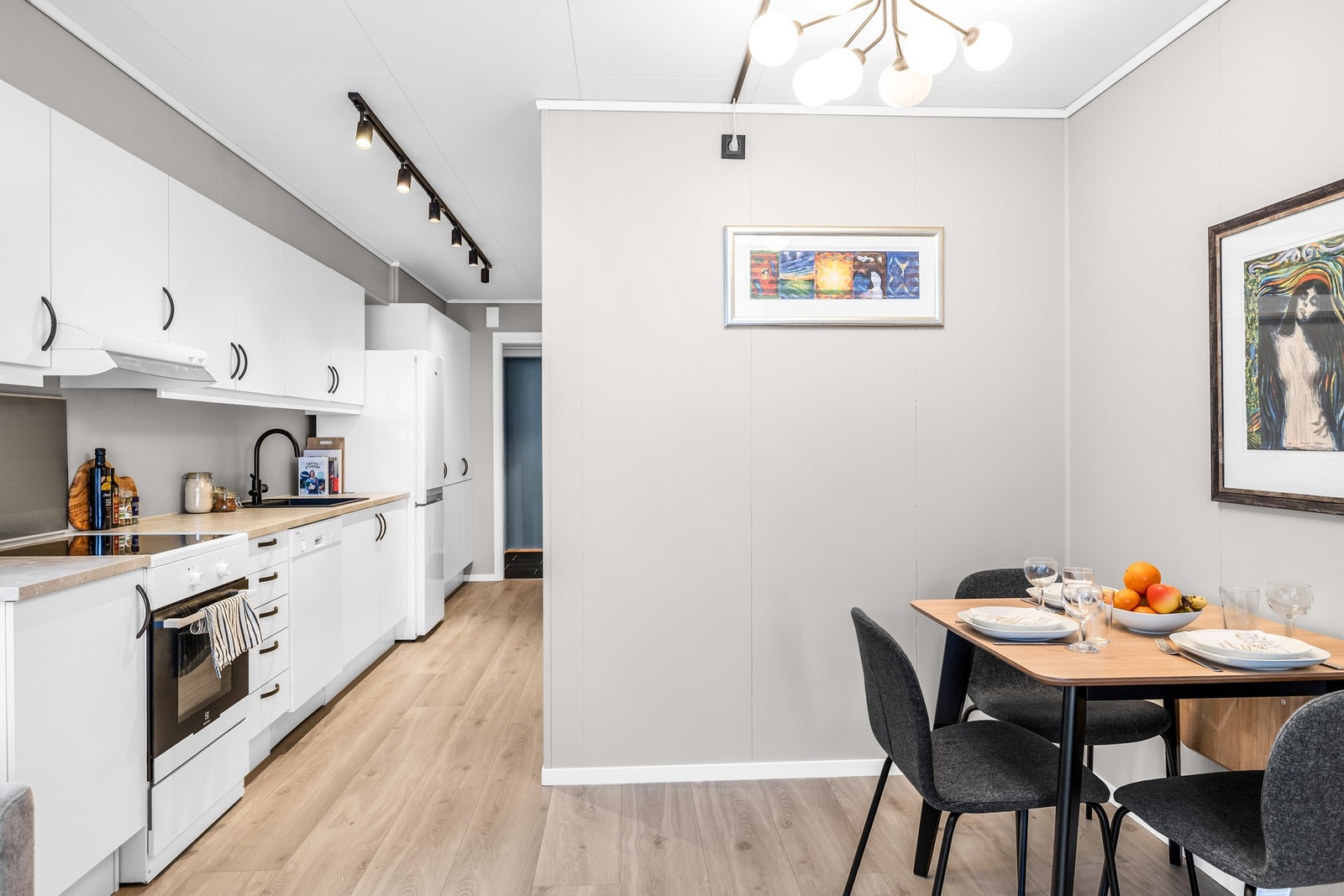 God plass til spisebord Galleribilde