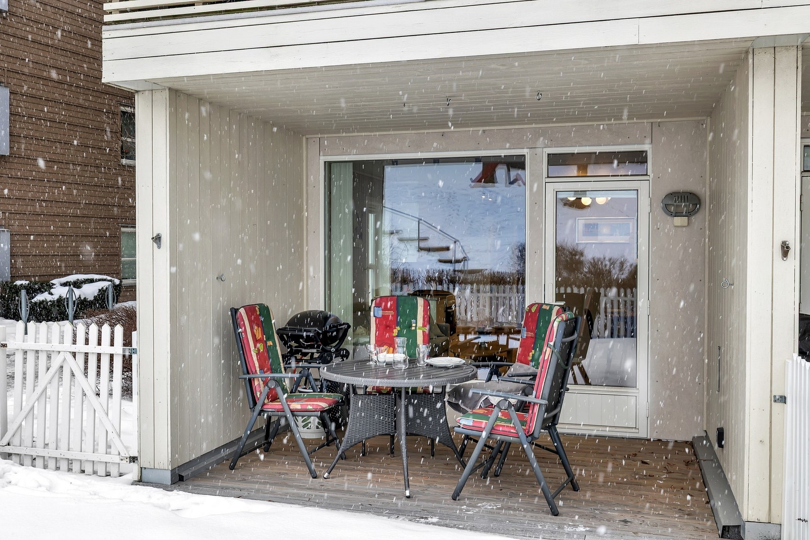 Her er det god plass til utemøbler, grill og beplantning Galleribilde
