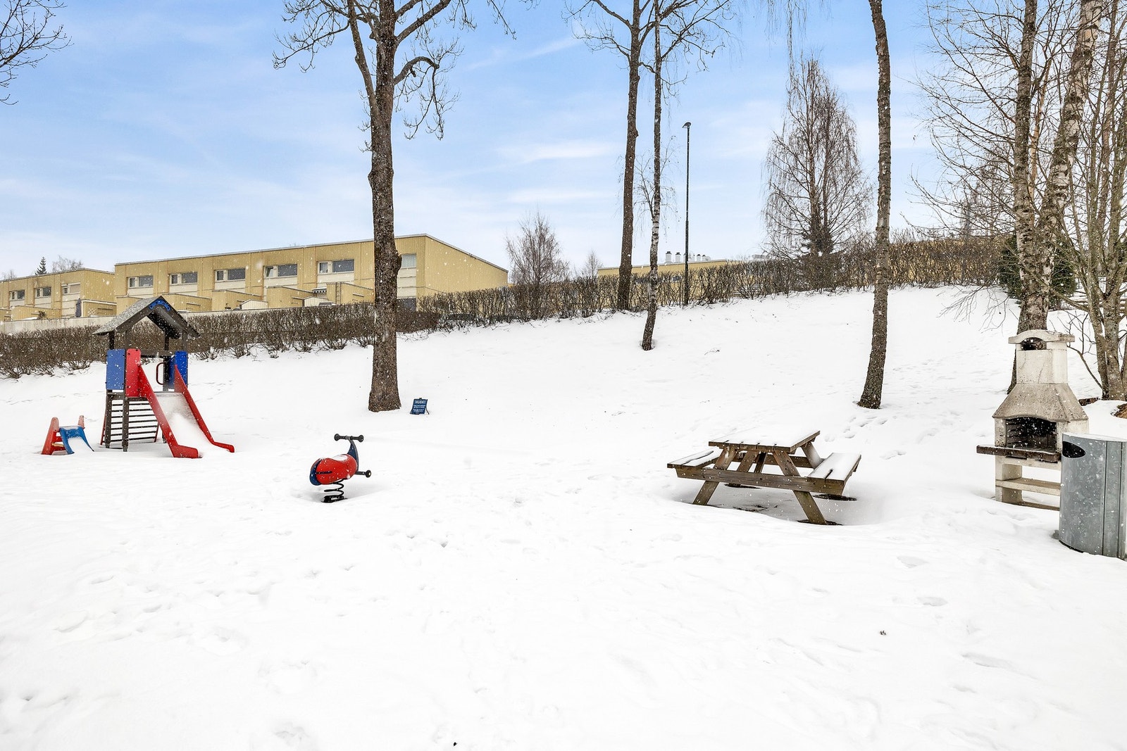 Barnevennlig område med lekeplass i nærmiljøet Galleribilde