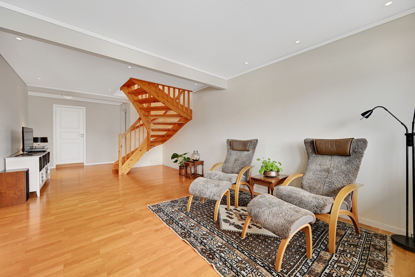 Da tar vi furutrappen opp til loftet Galleribilde