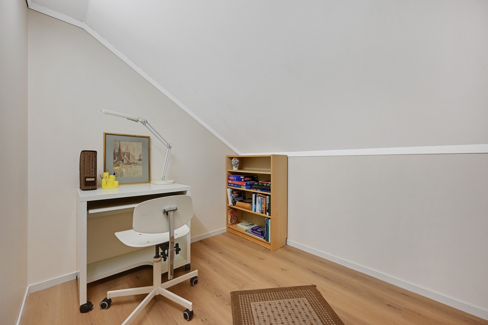 Bod/kontor - dog uten vindu og ikke godkjent for varig opphold Galleribilde