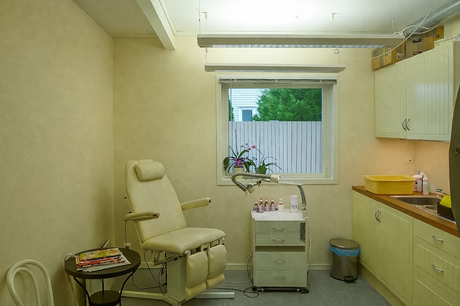Behandlingsrom fra den gangen klinikken var i drift - brukes nå som lagerrom Galleribilde