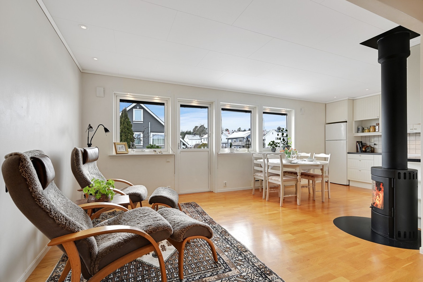 Nesten samme planløsning med åpent kjøkken Galleribilde