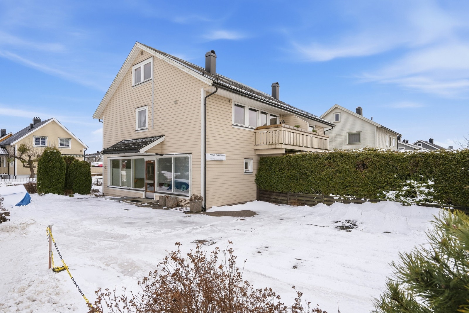 Eiendommen ble påbygget med to ekstra etasjer med to leiligheter i 2003/2004 Galleribilde