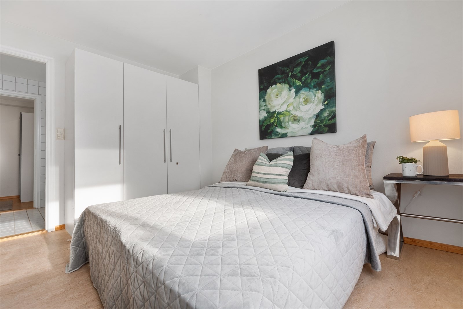 Direkte tilgang til bad fra soverom. Galleribilde