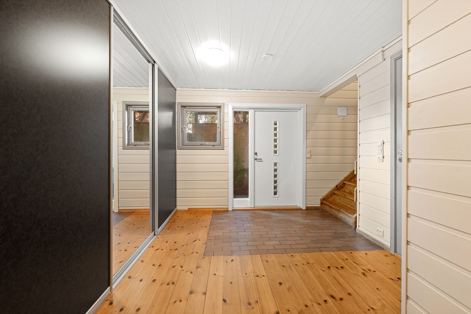 Entré/inngang kjeller Galleribilde