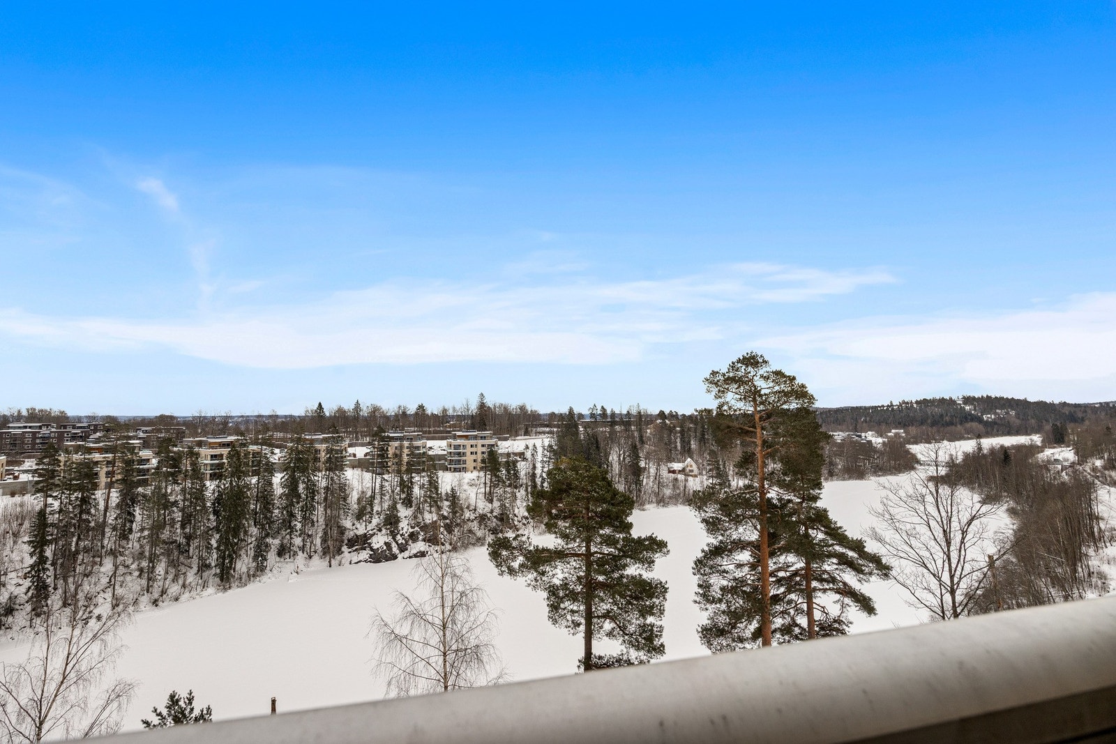 Fin utsikt fra balkongen mot Bondivann og områdene omkring. Galleribilde