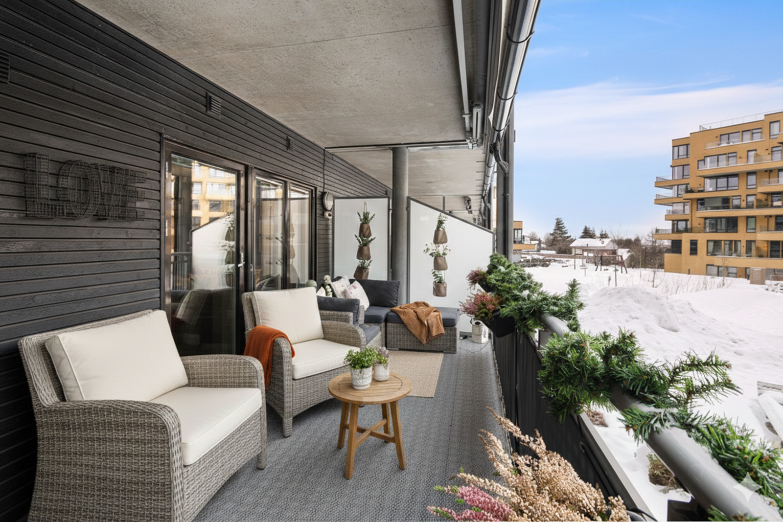 Balkong | Bildet er redigert med AI Galleribilde