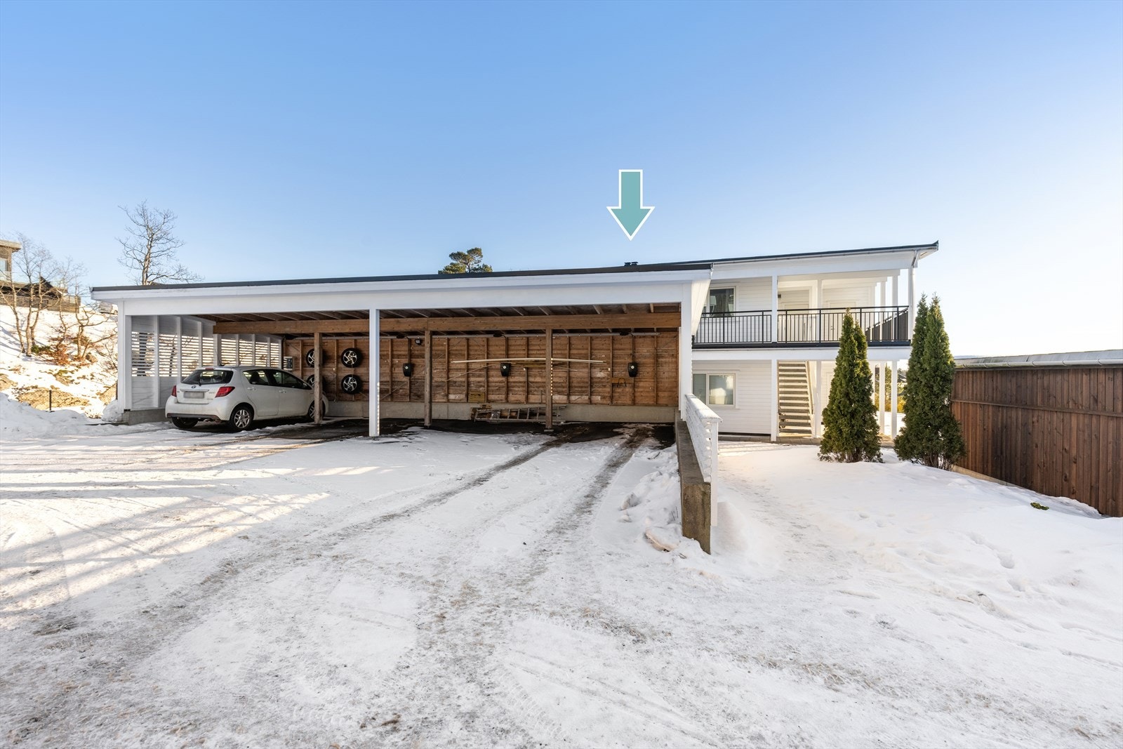 Fast p-plass i carport m.el-lader medfølger salget. Galleribilde