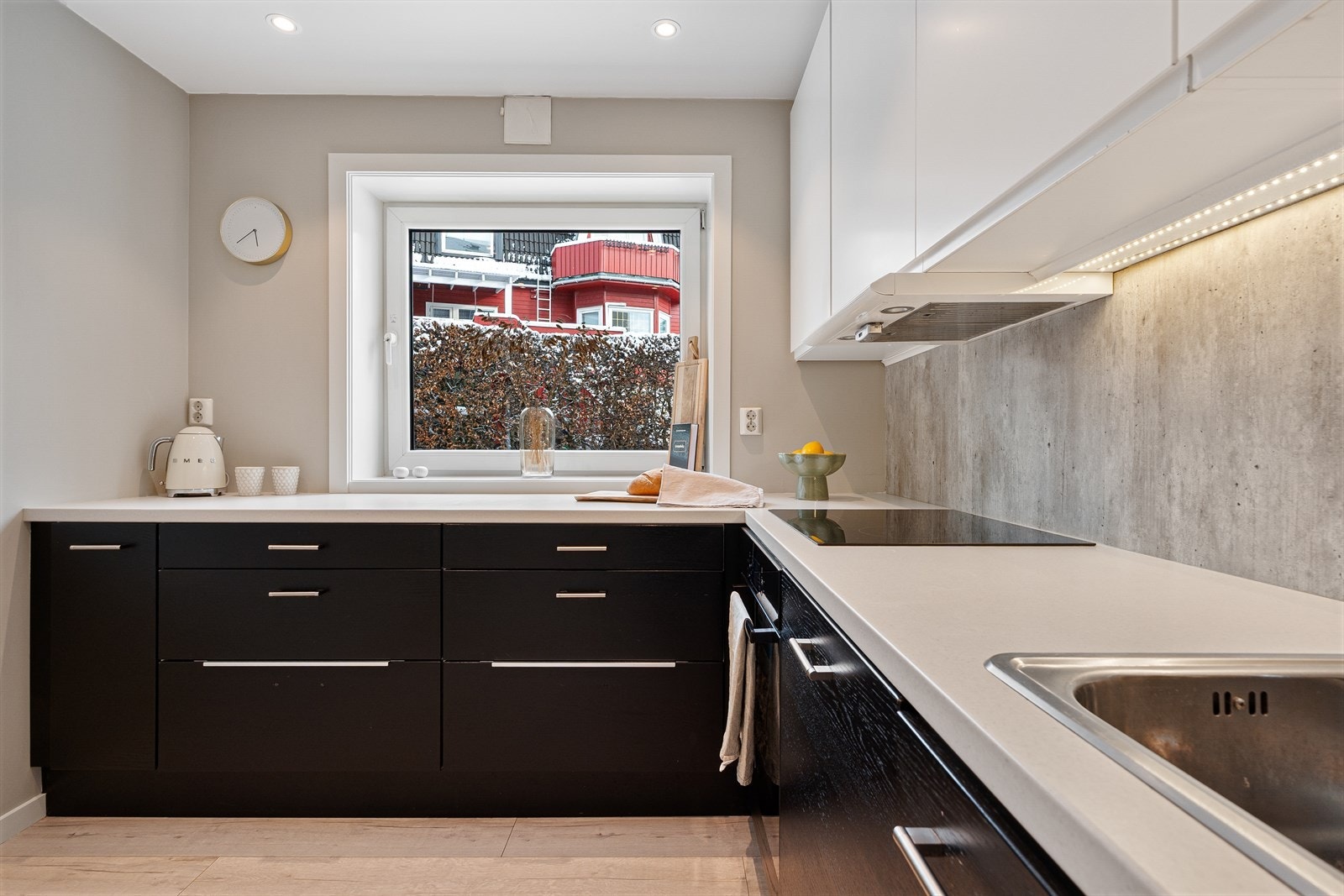 Kjøkkenet måler ca 8 kvm og har nyere innredning fra 2016! Galleribilde