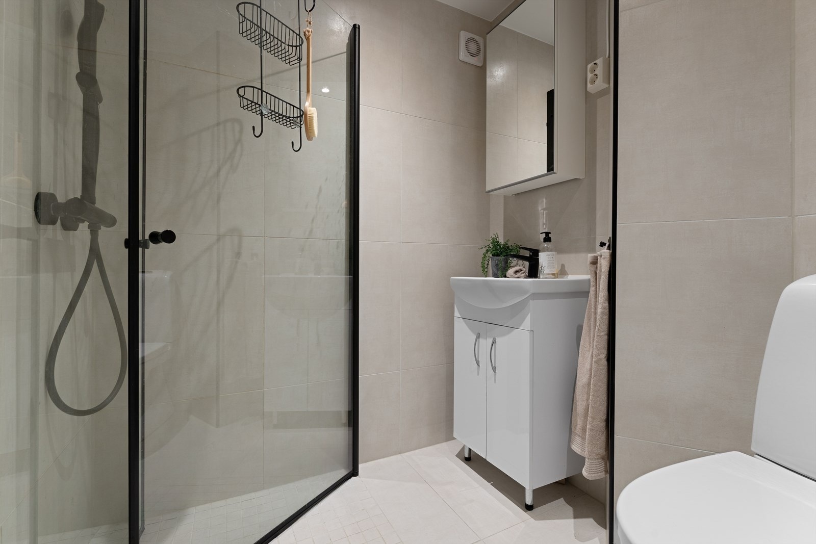 Lekkert flisebelagt bad. Galleribilde