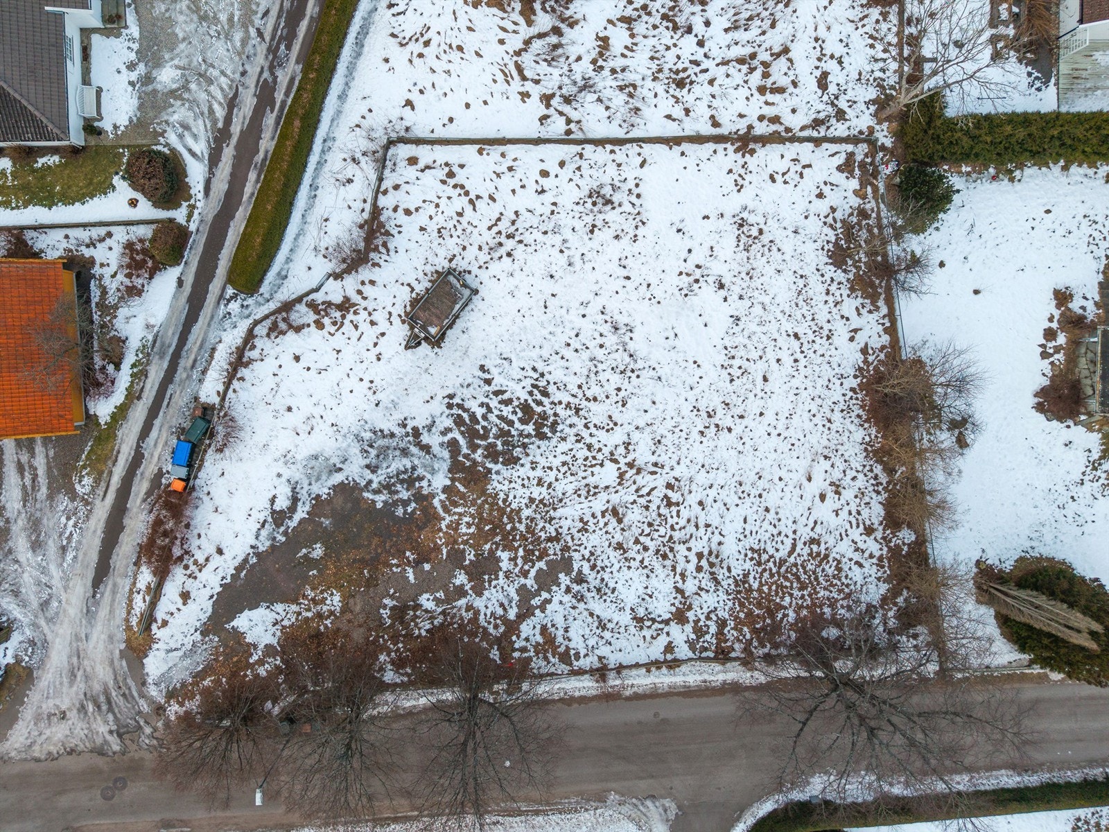 Stor, eiet tomt på 1052 kvm i rolig og populært boligområde på Føynland Galleribilde