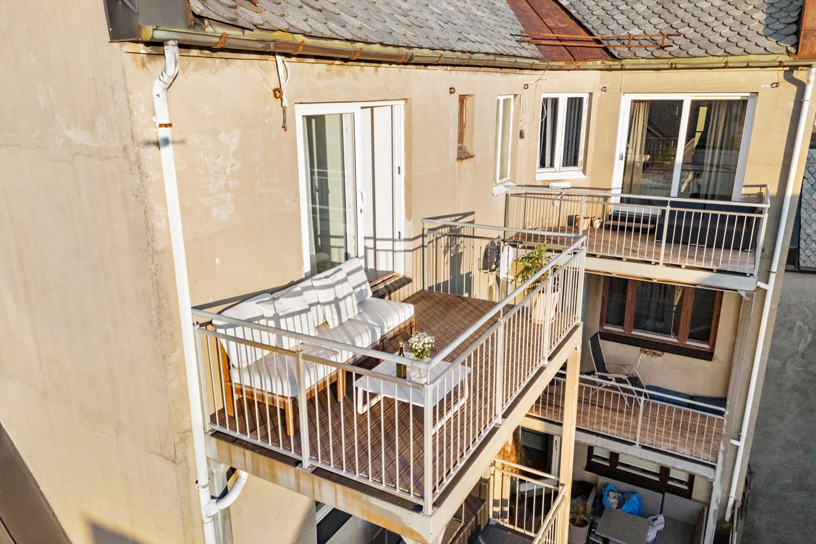 Verandaen har utgang fra stuen, og er lett å skulle innrede med ønsket møblement. Galleribilde