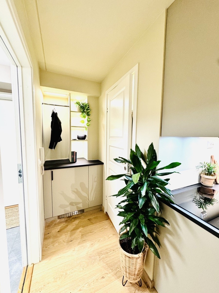 Kjøleskap/frys under benkeplaten. Galleribilde