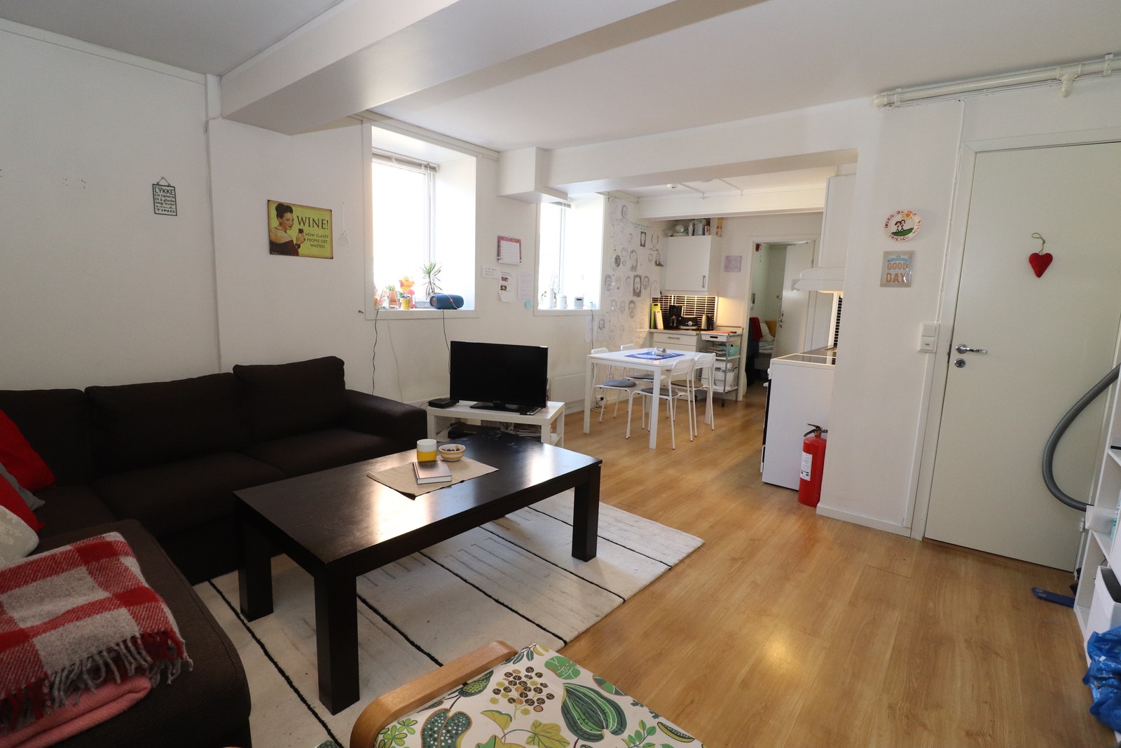 Stue mot kjøkken Galleribilde