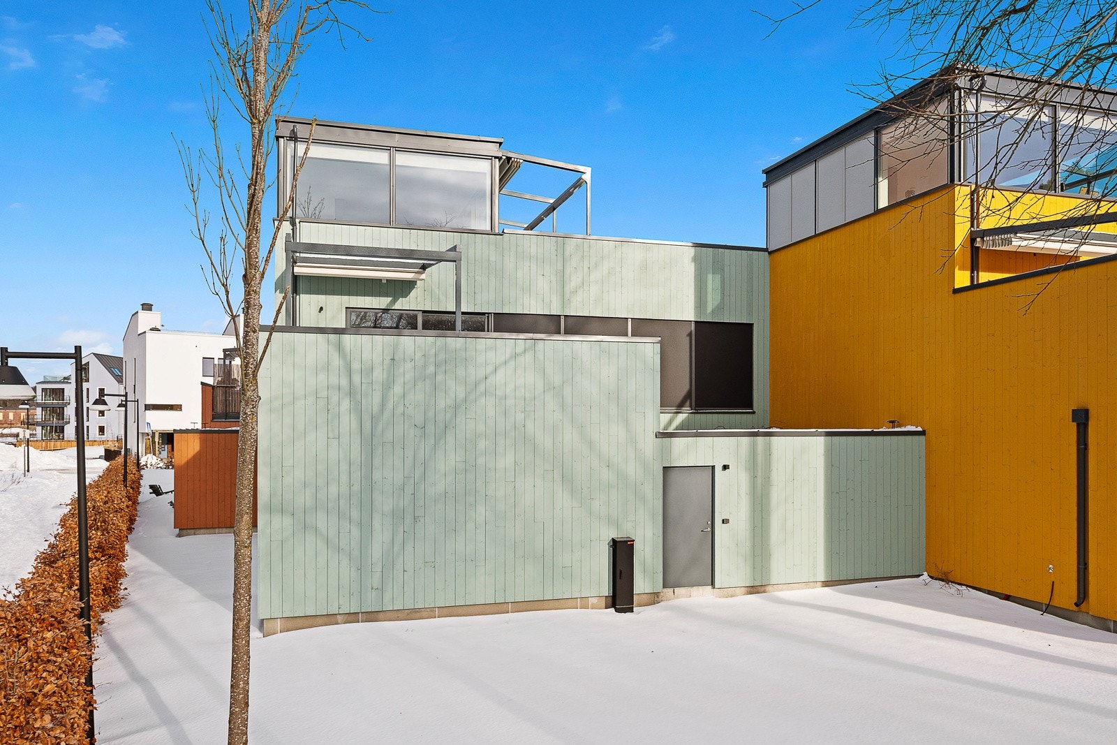 Det er gode lagringsmuligheter i uteboder. Galleribilde