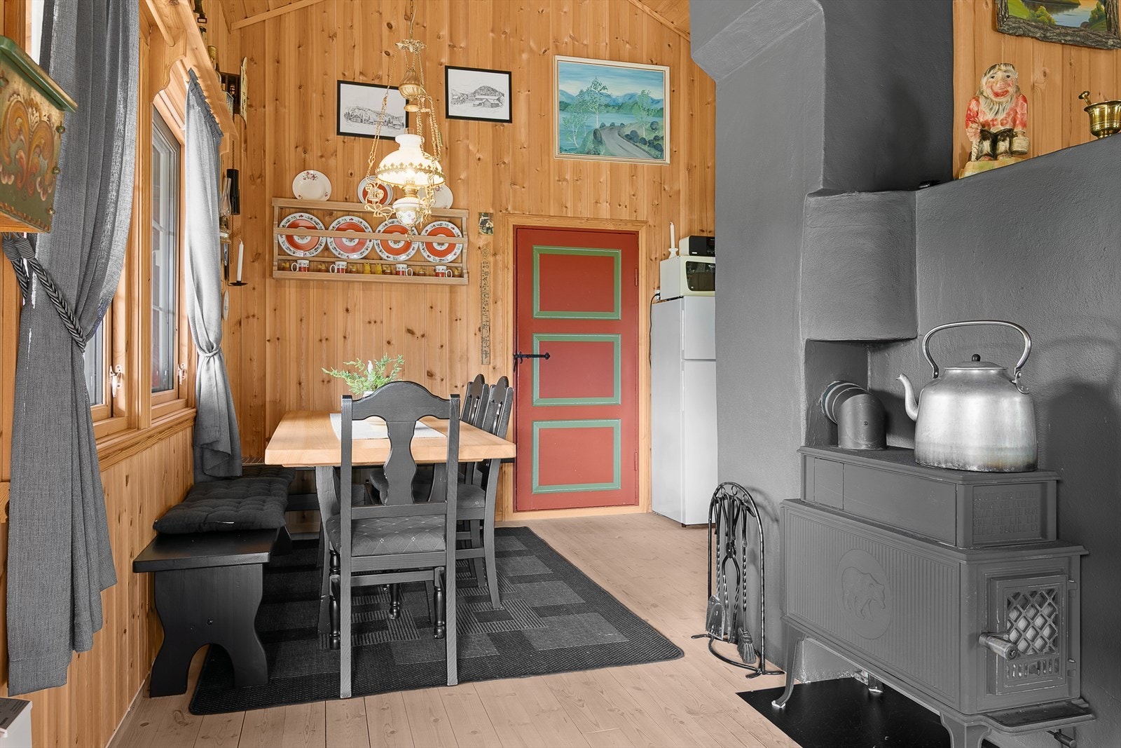 Den fantastiske takhøyden gir en ekstra åpen og luftig romfølelse. Galleribilde