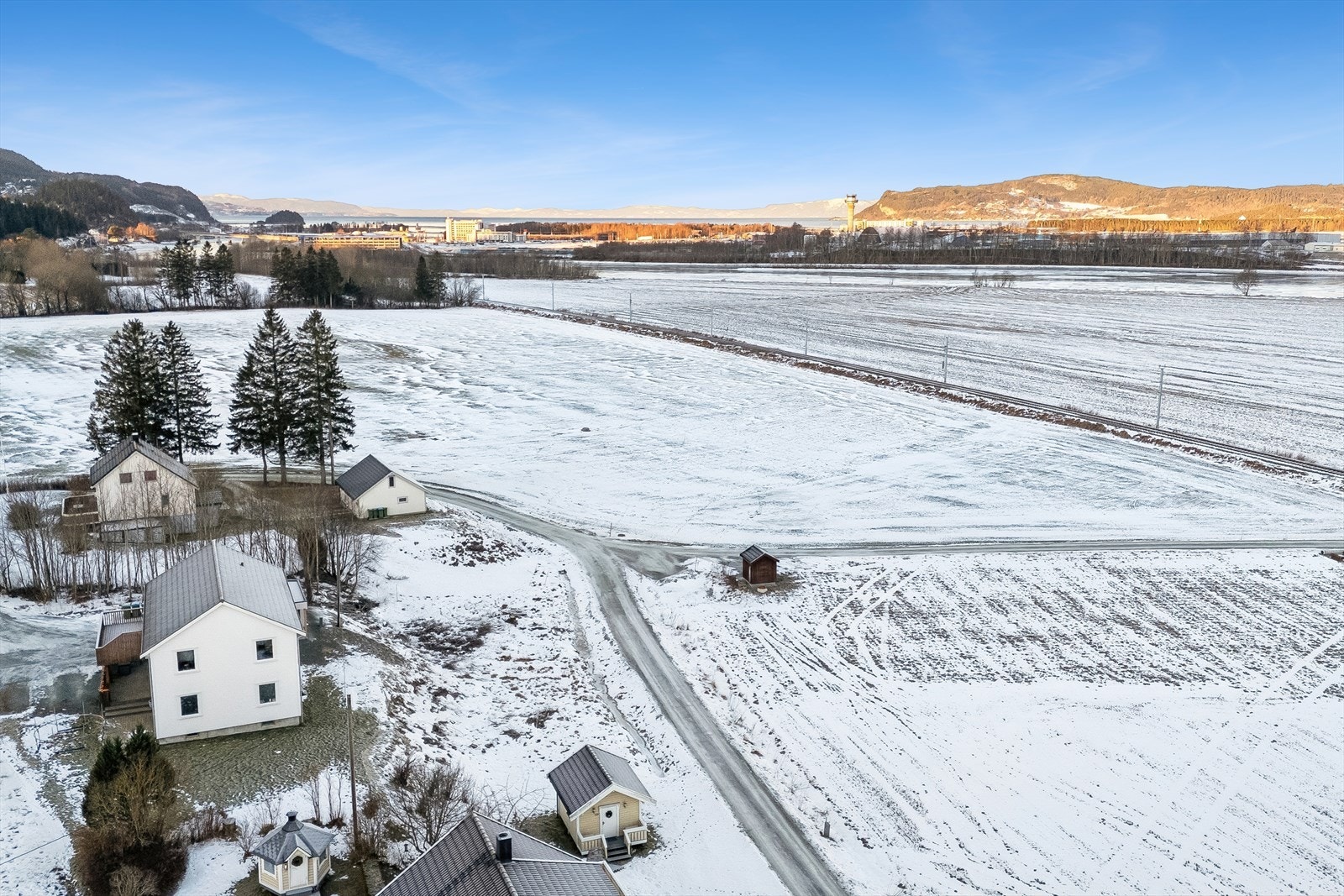 Det tillates en grad av utnytting inntill BYA= 45% av netto tomt. Galleribilde