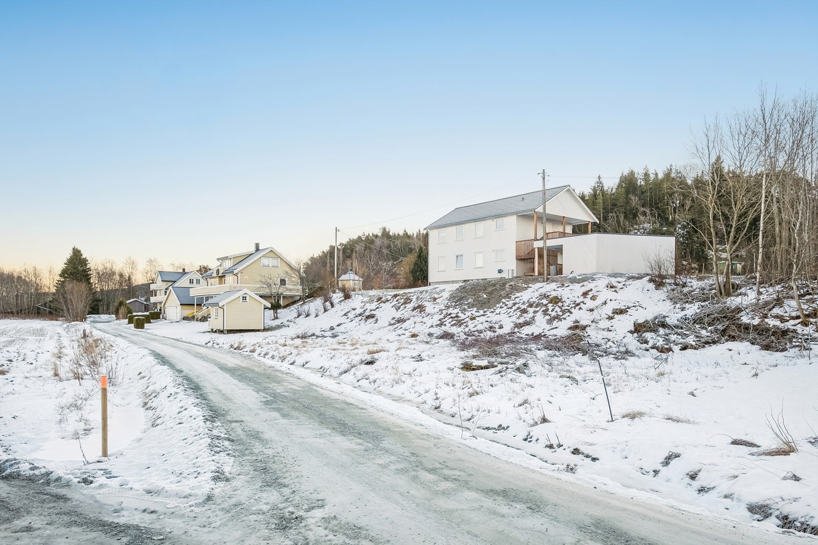 Tomten kan fritt besiktiges. Ta kontakt eller meld på visning for å ta visning med megler. Galleribilde