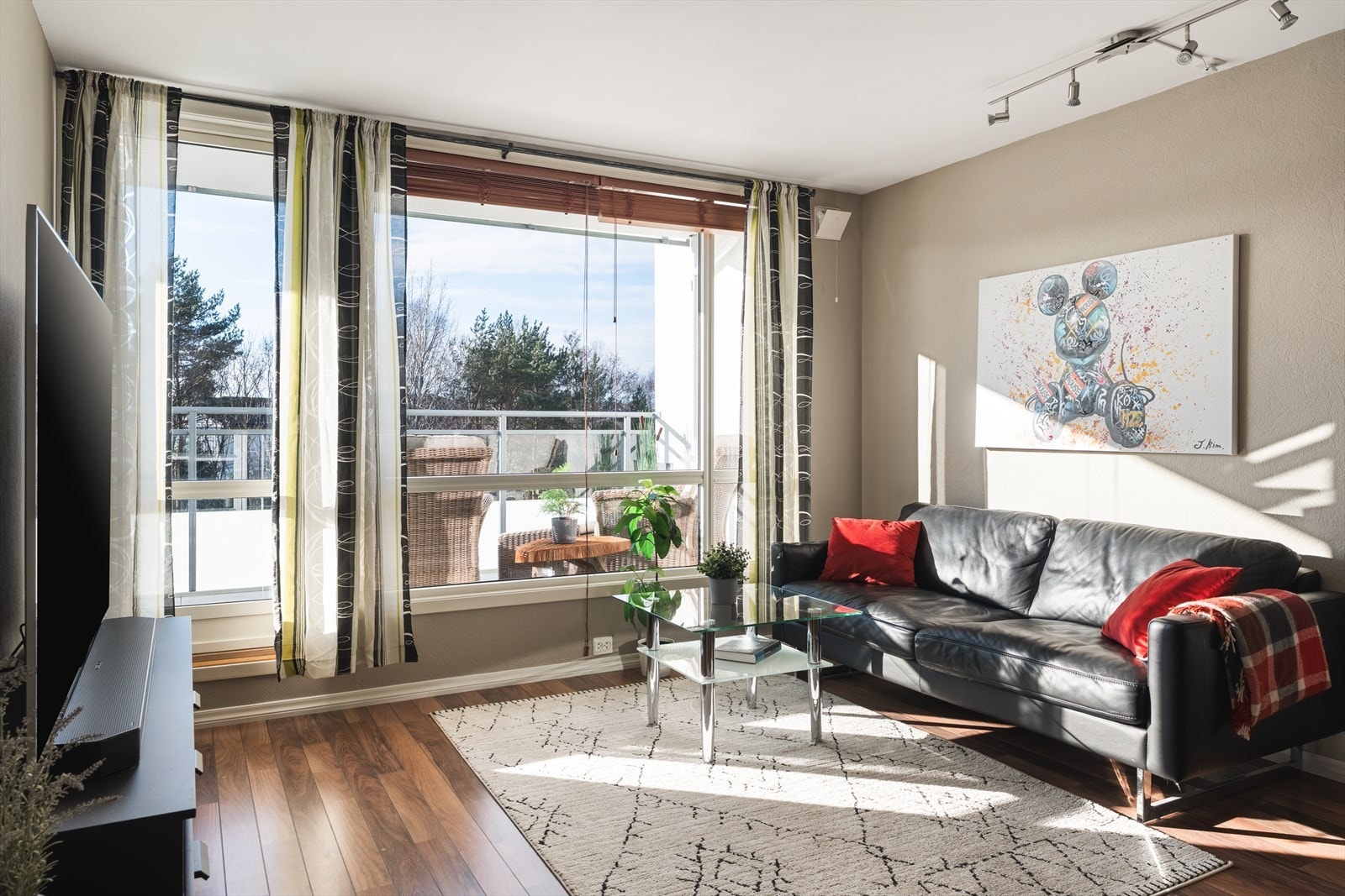 Stuen måler hele 25,4 kvm! Galleribilde