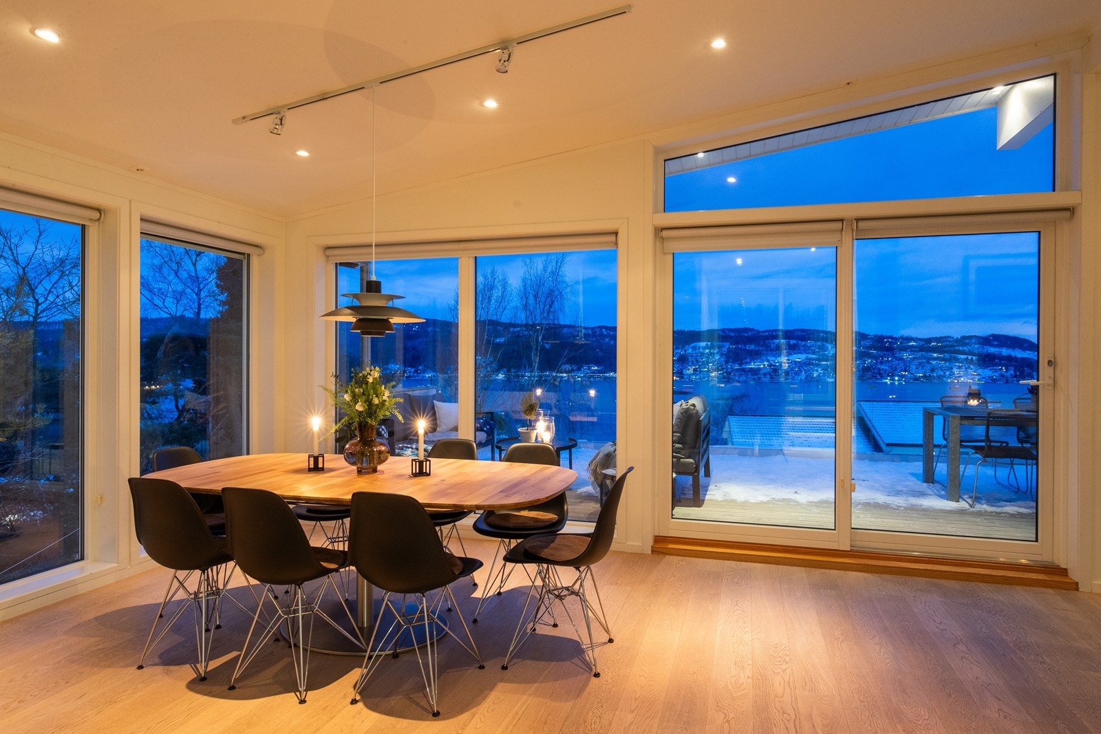 God vindusflater som ivaretar den utsiktsforholdene på mesterlig vis. Galleribilde