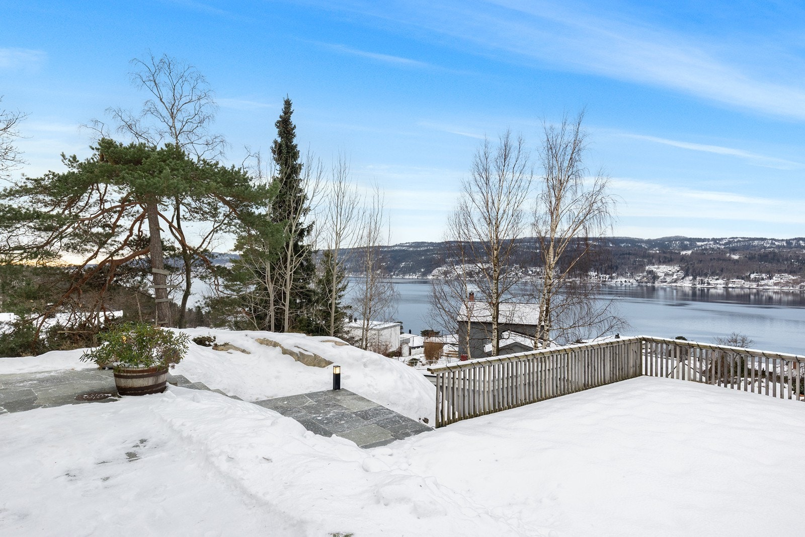 Her bor du med nærhet til både sjøen og marka, med flotte turmuligheter. Galleribilde