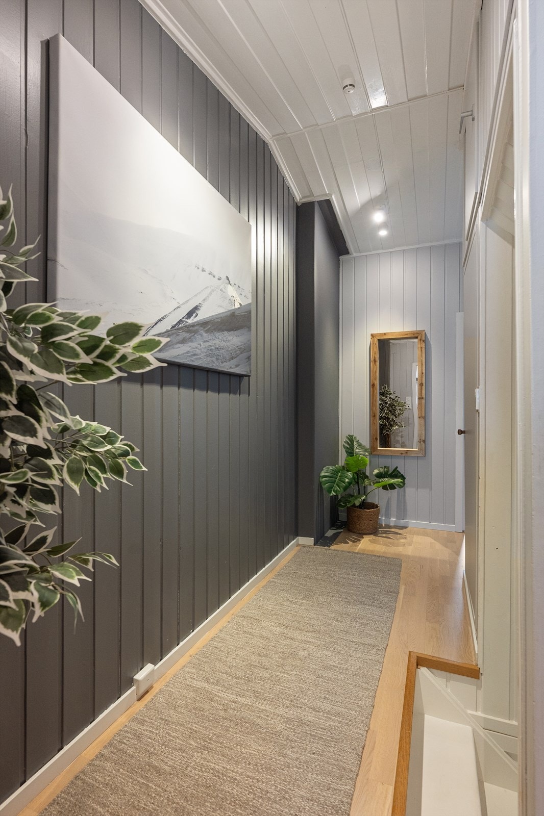 Opp i 2. etasje finner vi boligens 3 soverom på samme plan som det ene badet. Galleribilde