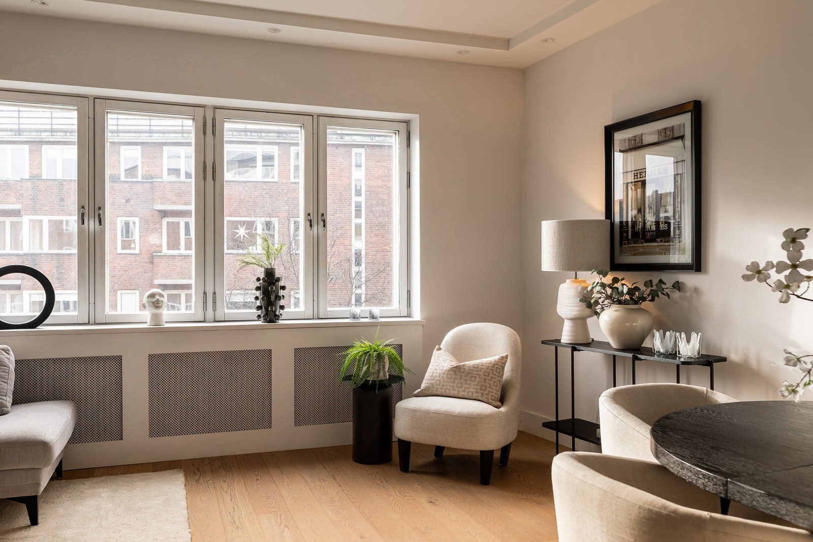 Takhøyde på 2.77 meter i stuen. Galleribilde