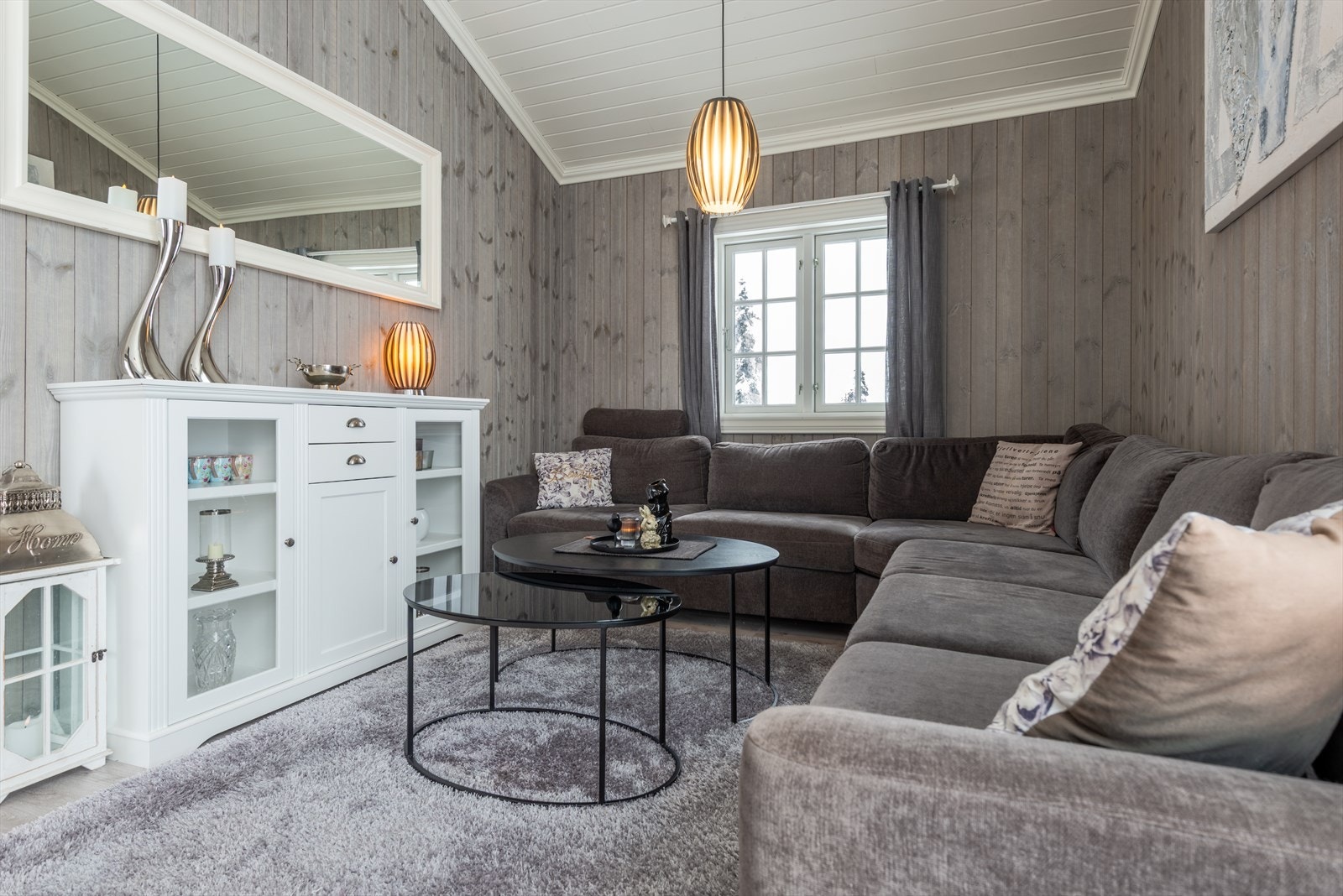 her kan du fint slenga bena opp i sofaen med en god bok. Galleribilde