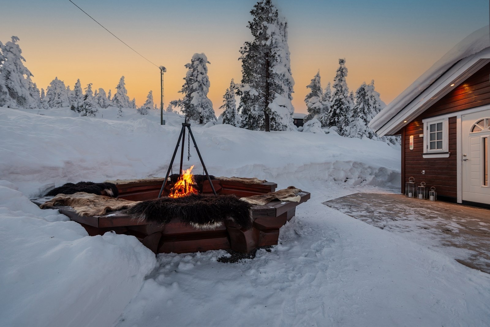 I tillegg kan du nyte fine dager rundt bålplassen. Galleribilde