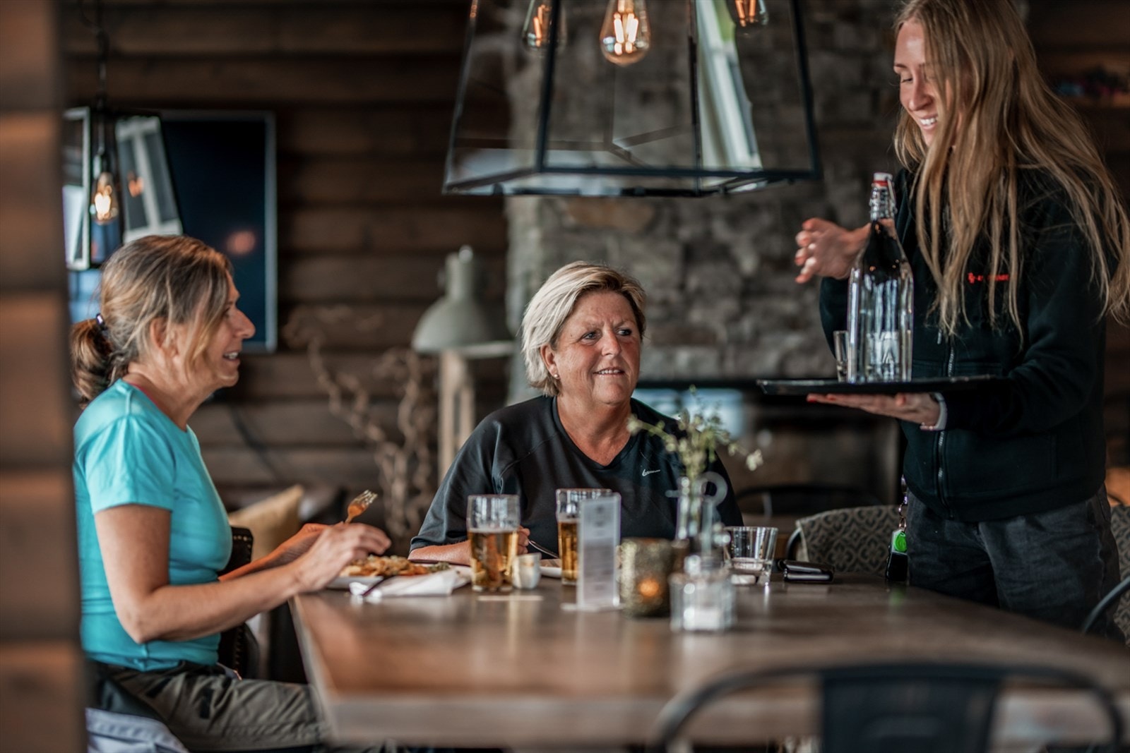 Kos deg Blefjell Lodge for et godt måltid eller noe godt i glasset. Galleribilde