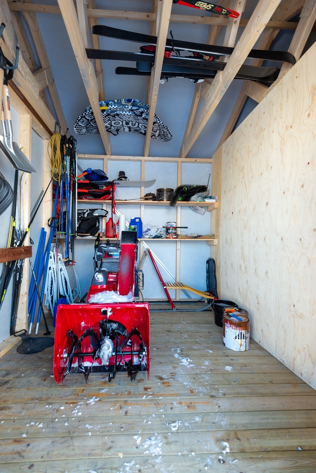 Perfekte ekstra rom for å få bort rotet ute. Galleribilde