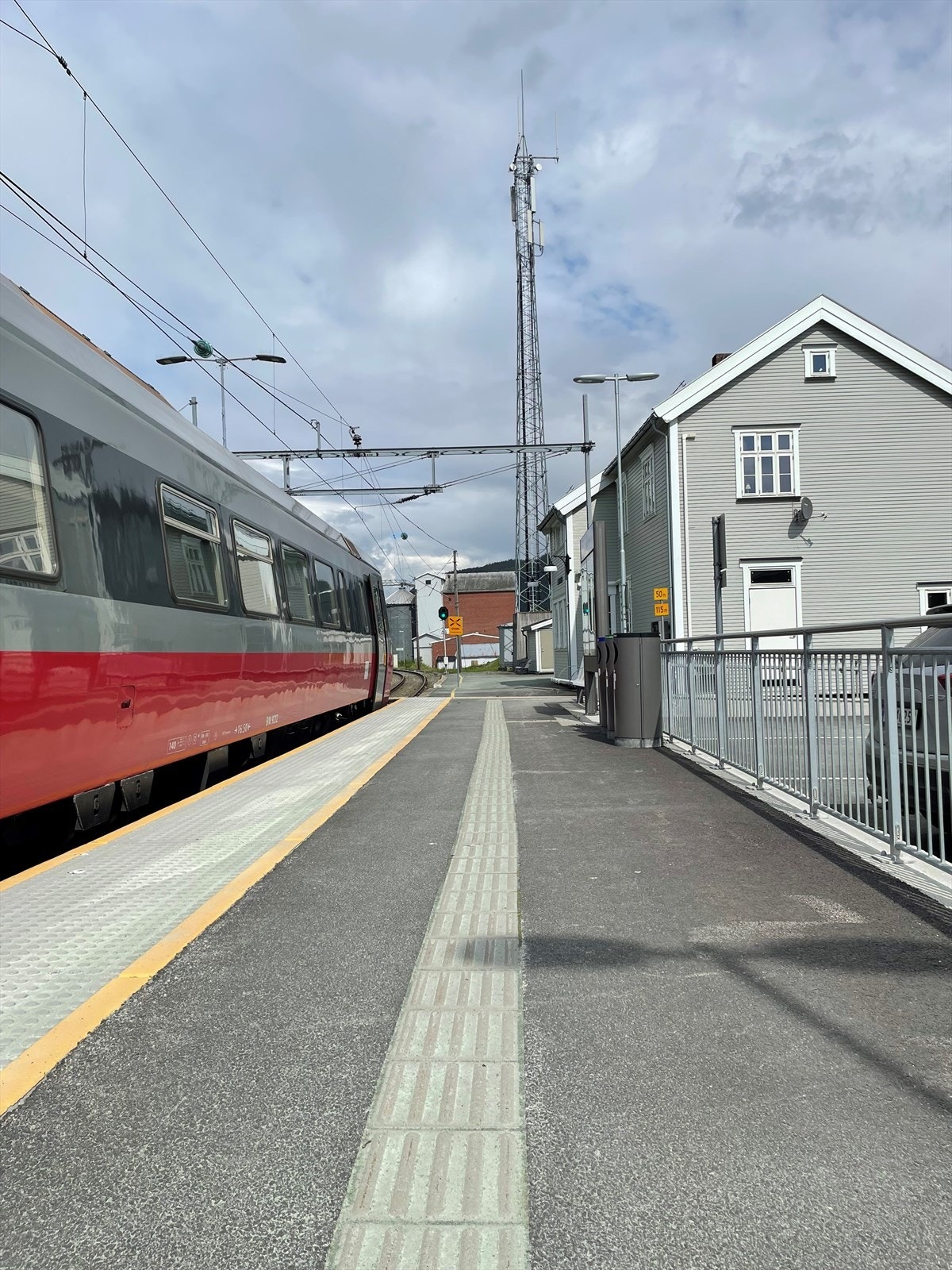 Lundamo Sentrum byr på gode kollektivmuligheter både med buss og tog Galleribilde