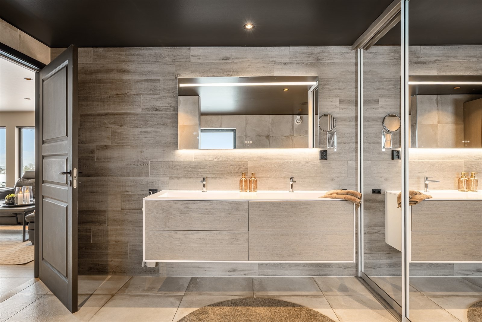 Badet er oppusset i 2019 - (1/2 parten av badet er Ikke omsøkt/ godkjent, se komplett salgsoppgave under pnkt. ferdigattest for mer info.) Galleribilde