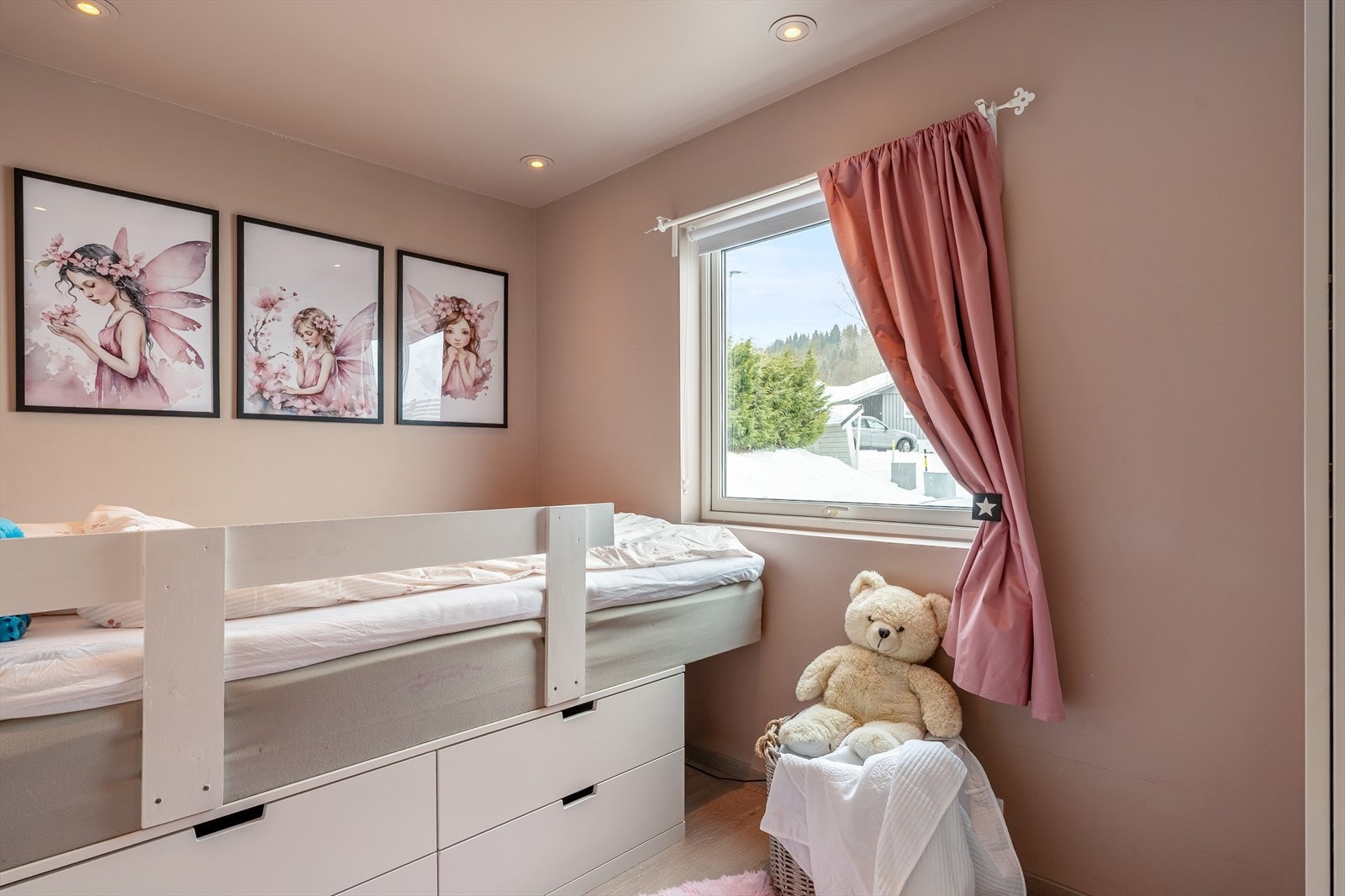 Barenrommet/ soverom 2 er på ca. 7 kvm Galleribilde