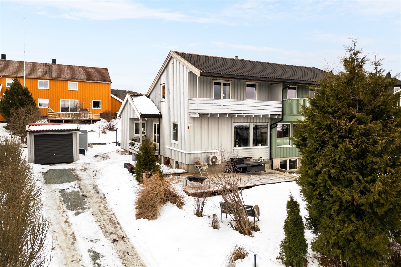 Velkommen til Stubbsvingen 32 - en familievennlig halvpart over tre plan i et attraktivt område på Stubban. Galleribilde