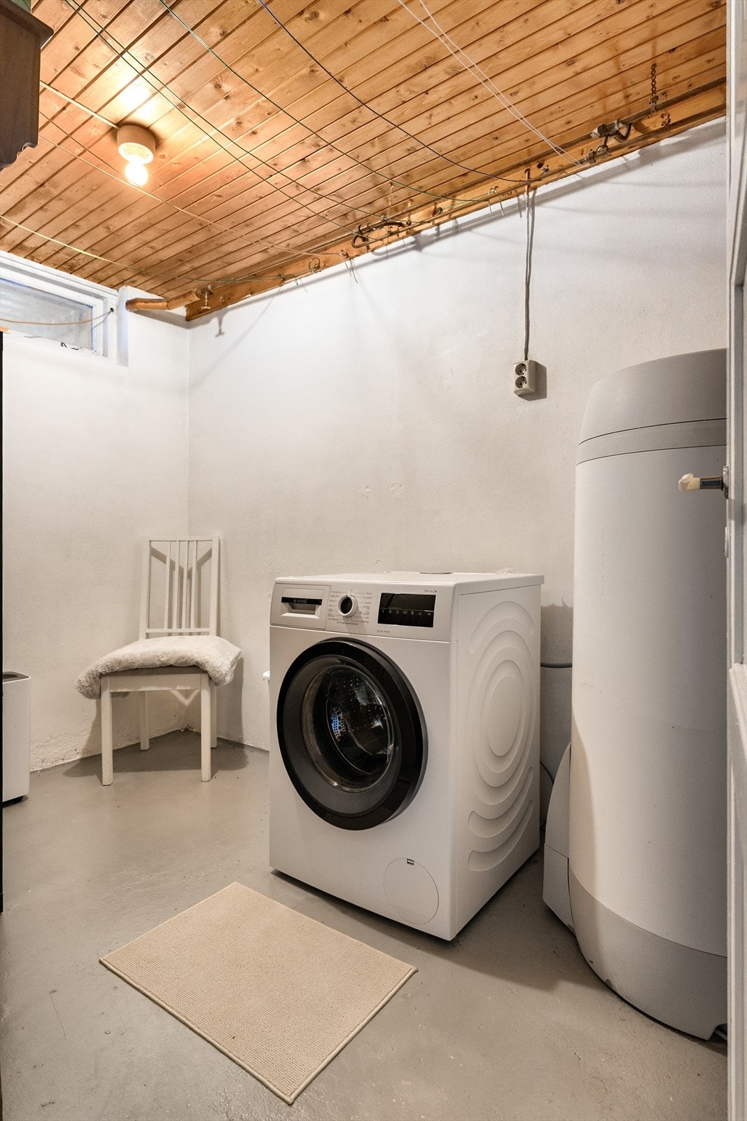 Kjelleren rommer i hovedsak bodareal samt et eget vaskerom. Galleribilde