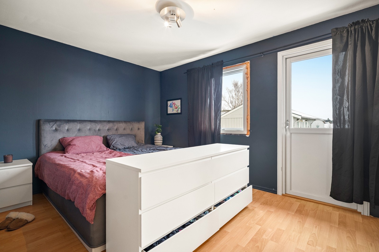 Boligen har totalt 4 gode soverom som har adkomst fra gangen i 2.etasje. Galleribilde