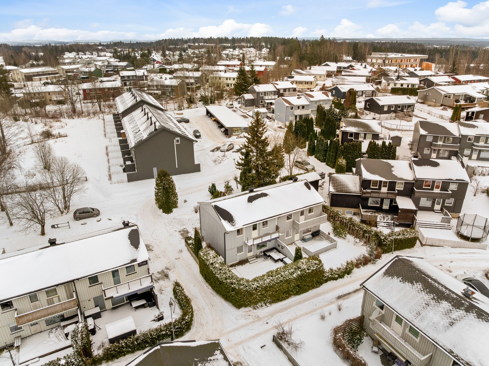 Boligen har en attraktiv plassering på populære Pepperstad, et veletablert og familievennlig område i Vestby kommune. Galleribilde