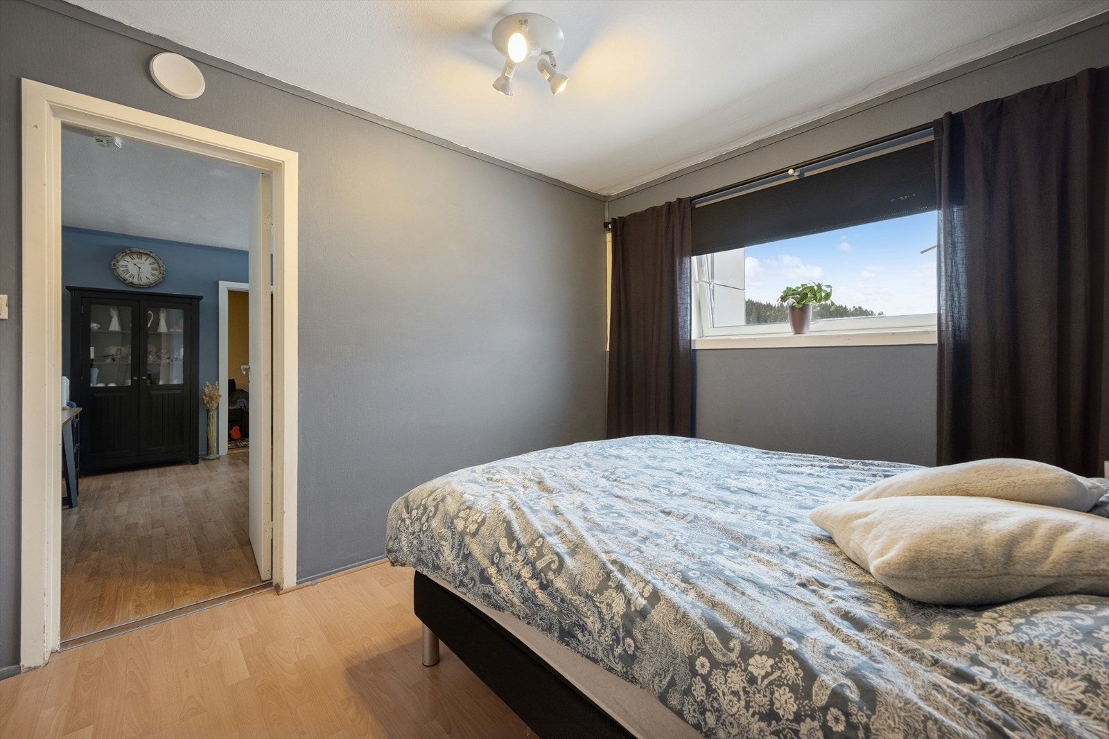 Rommet har en fin størrelse på 11,4m² Galleribilde