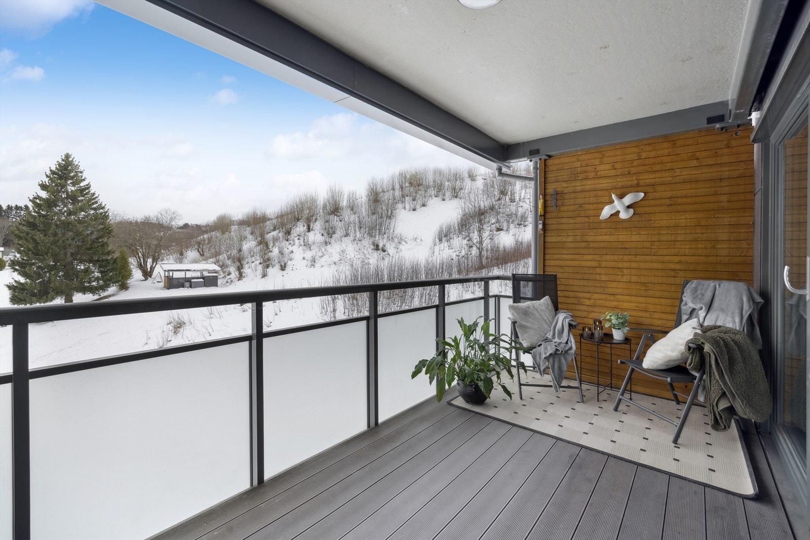 Uteplass til stor glede på gode og varme sommerdager. Galleribilde