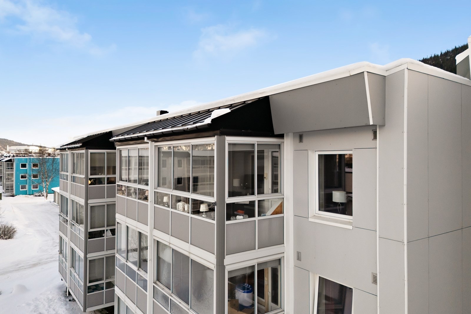 Det er kun 1,5 km til bysentrum med kjøpesentre og butikker, kontorer, spisesteder, kulturtilbud og offentlig transport med buss- og tog. Galleribilde